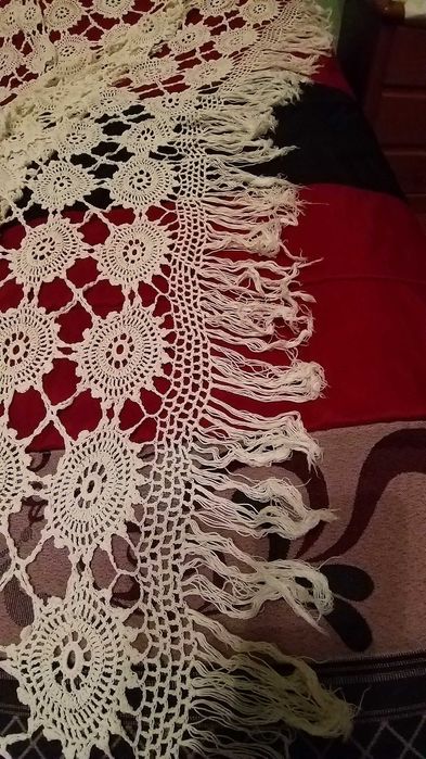 colcha em renda feita á mão com franjas 1