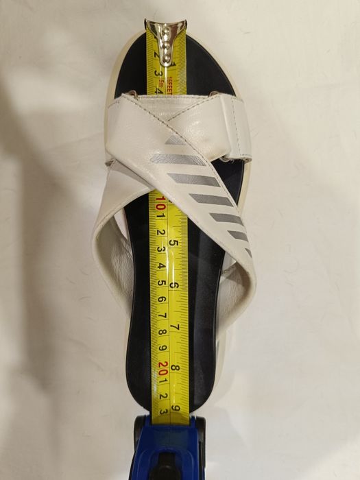 Шльопкі жіночі шкіряні