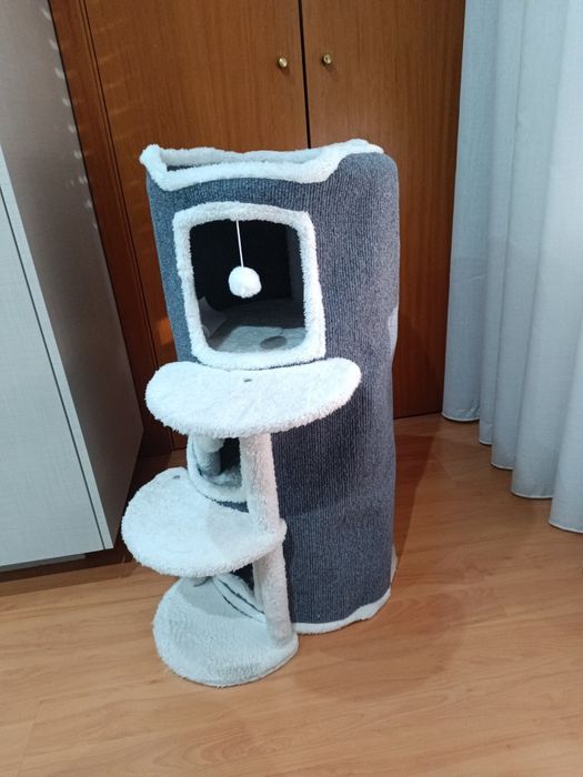 Torre para Gatos de 4 Níveis
Dá para retirar e lavar 
Como novo