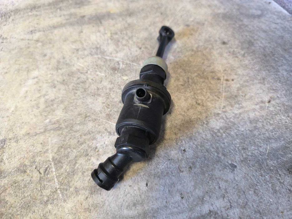 Головний циліндр зчеплення Nissan Juke F15 2010-2014 306101U60A