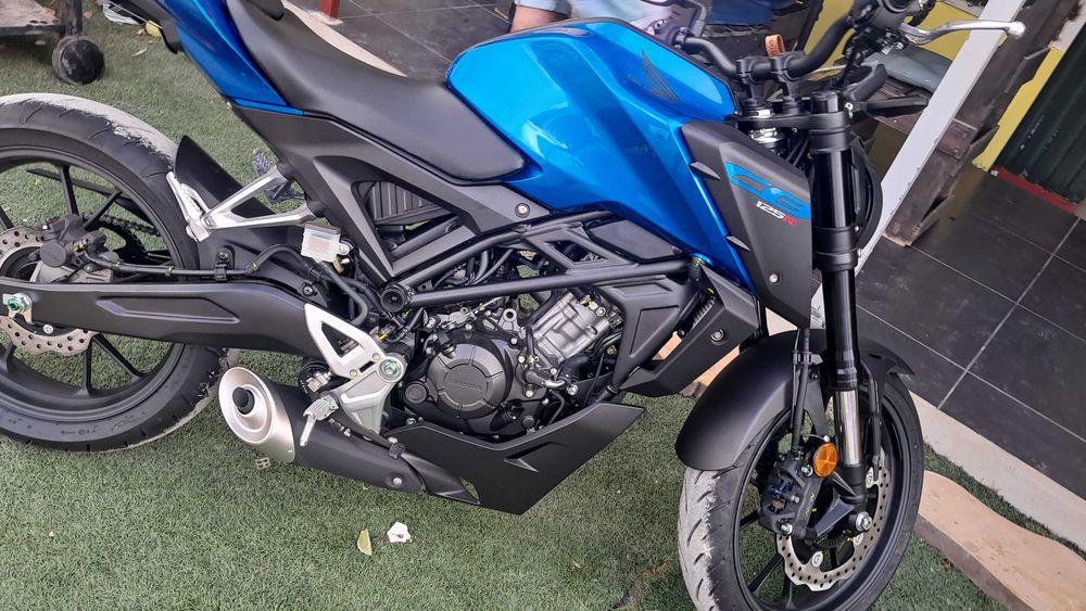 Moto semi nova pouco uso