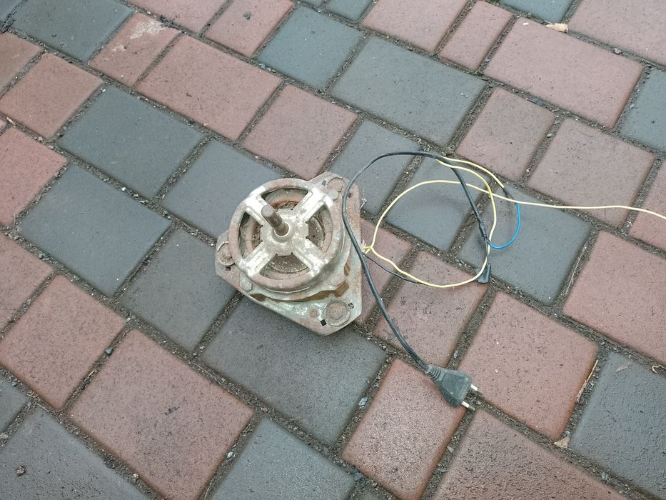 Електричний двигун.