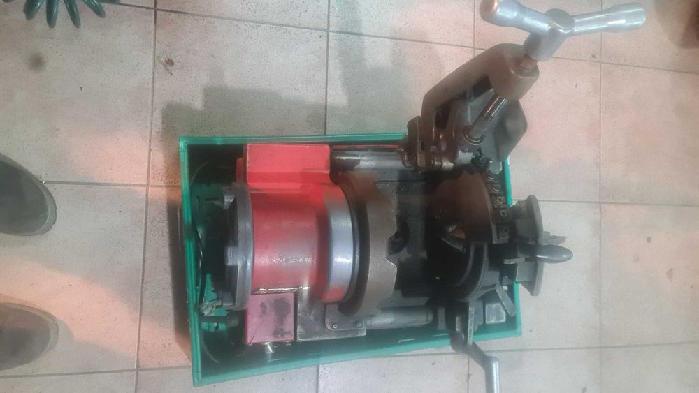 Torno elétrico de fazer rosca
