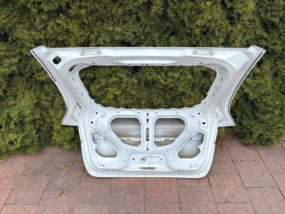 Кришка багажника Tesla model Y