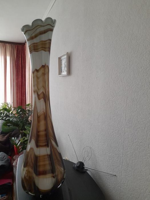 Продам вазу, вісімдесятих років, висота вази 87 сантиметрів.