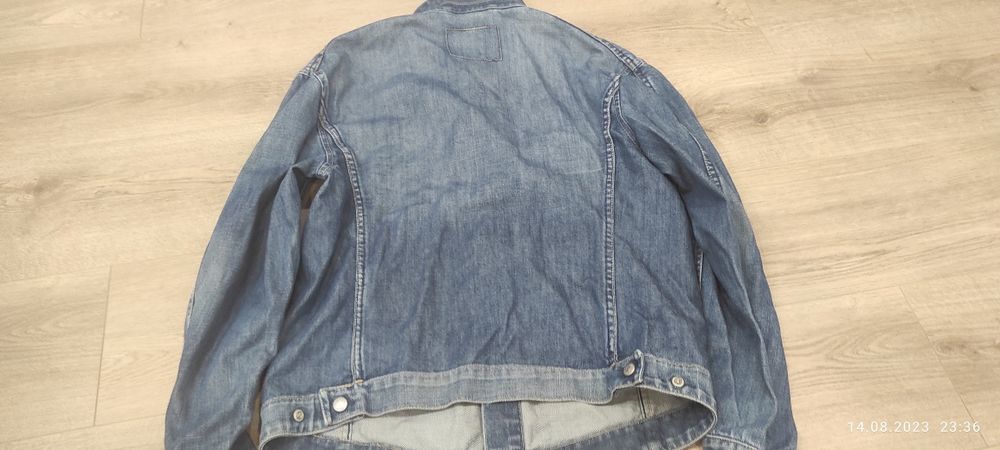 Продам джинсовий піджак Levi's