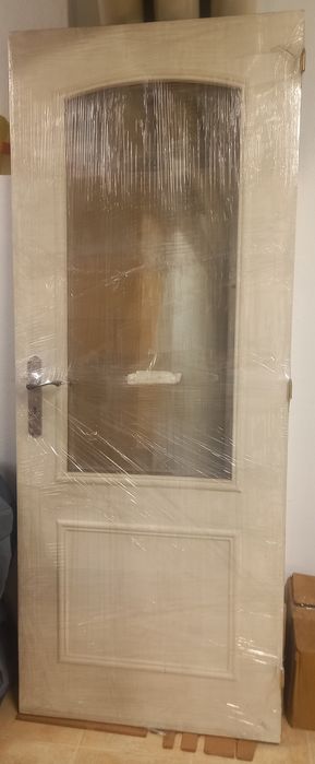 Porta com vidro incorporado