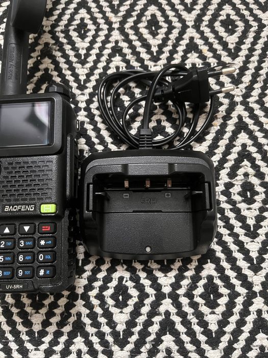 Radio baofeng uv 5rh+ ladowarka
