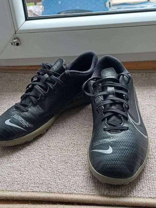 Сороконіжки Nike