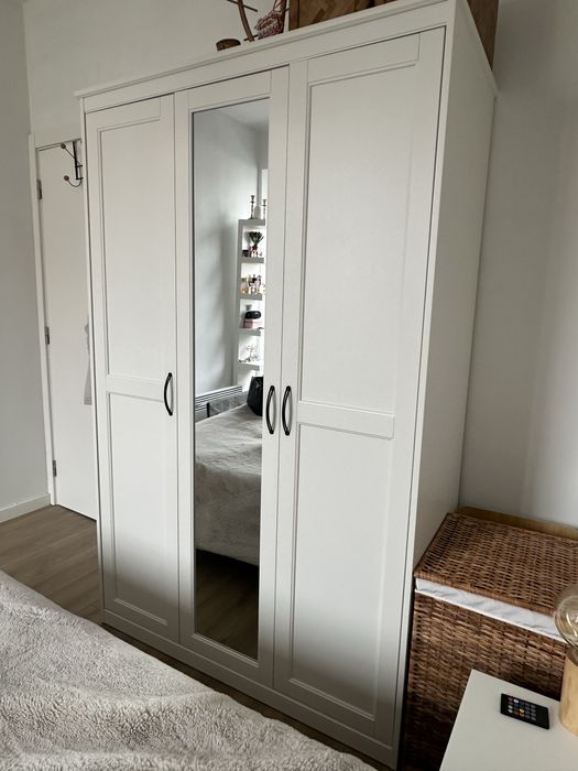 Roupeiro IKEA SONGESAND branco – como novo (120x60x191 cm)