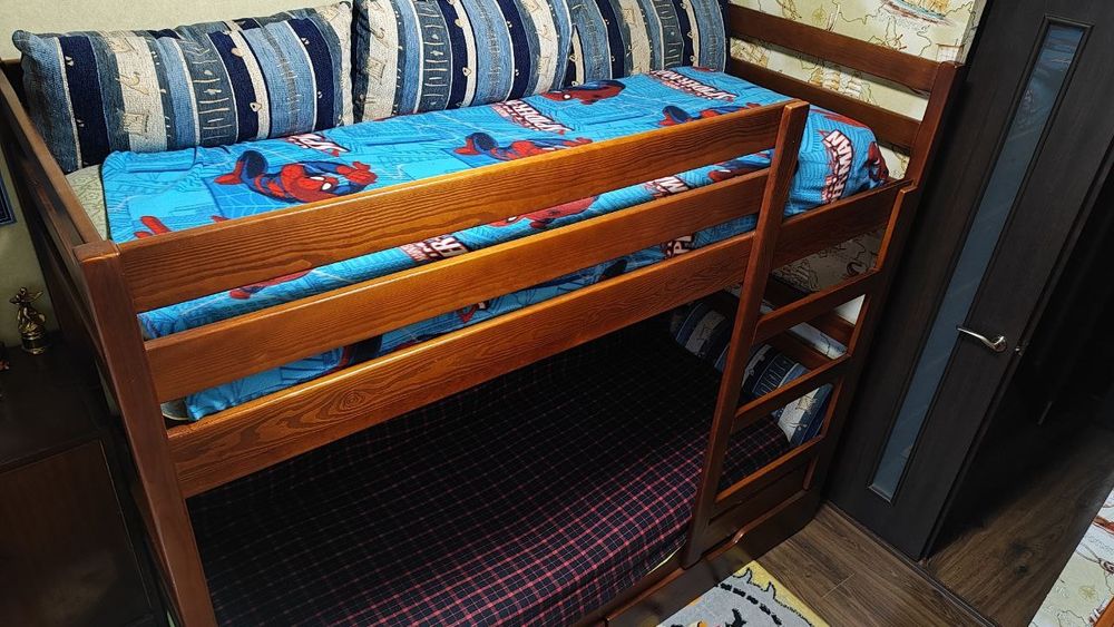 Двухъярусная кровать