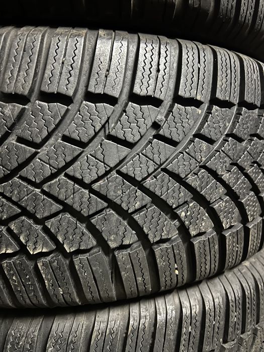 Шини зимові 215/55 R17