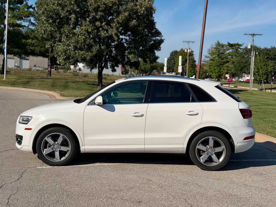 Audi Q3      2015