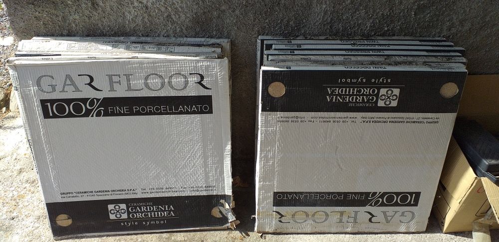 Pavimento Cerâmico Italiano– cor bege Mesclado de Alta Qualidade.