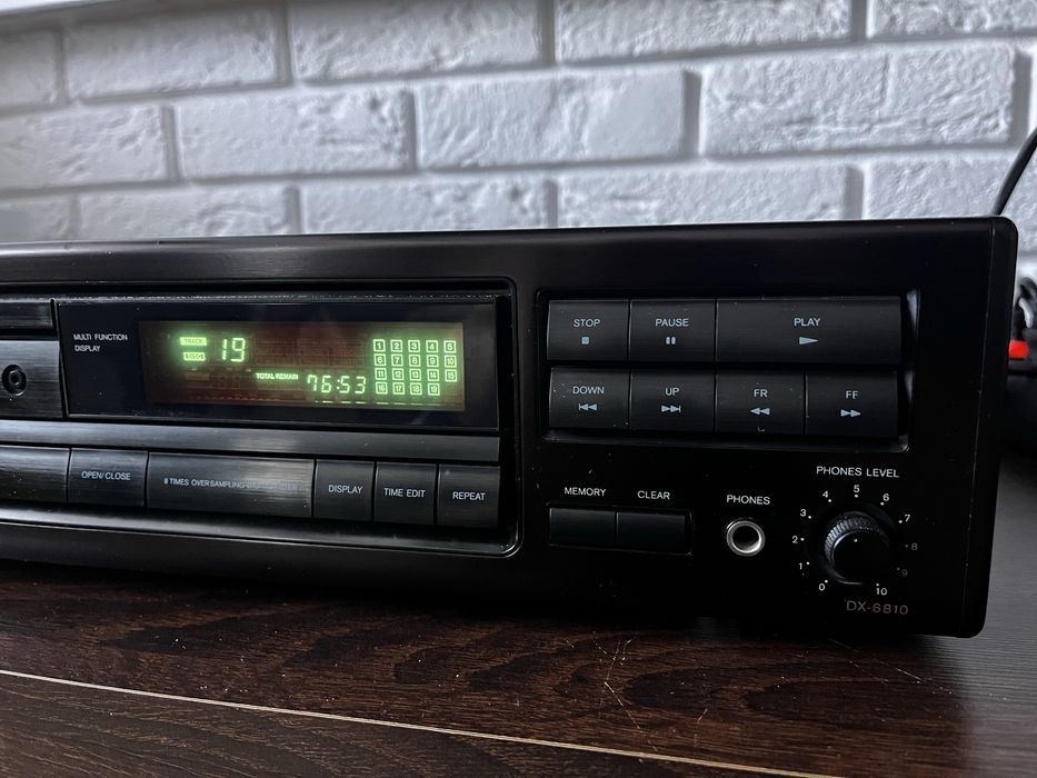 Compact Disc Player RI. ONKYO DX-6810