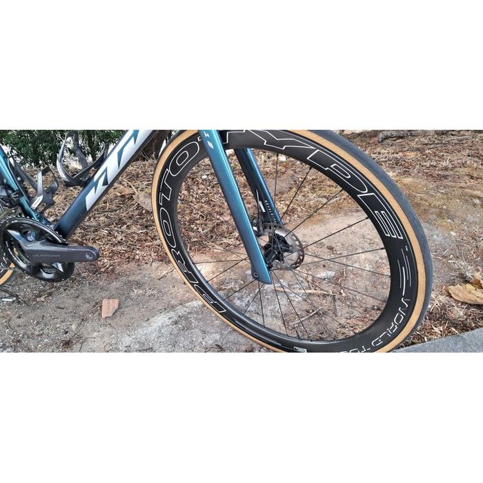 Ktm revelator com ultegra di2 e rodas carbono