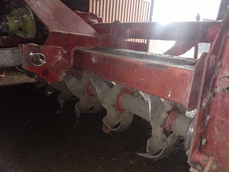 Freza agrícola a funcionar