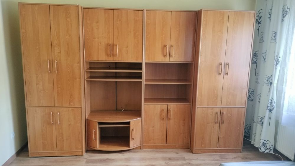 Na sprzedaż meblościanka , komoda , stolik i ława