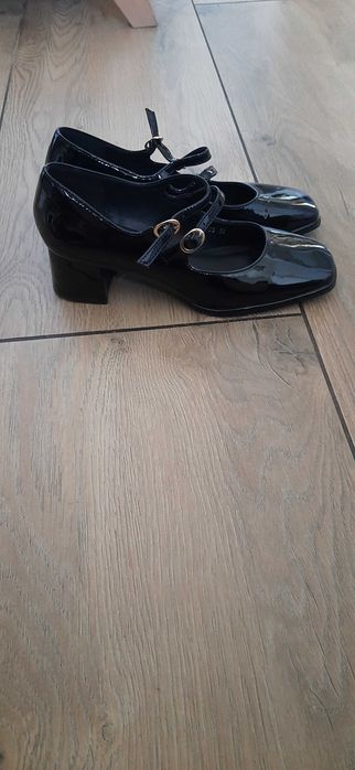 Sprzedam buty lakierki