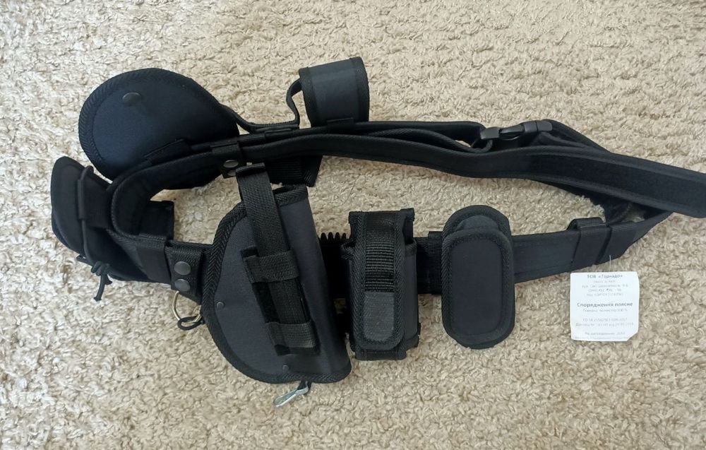 Продам кобуру , наручники та інші