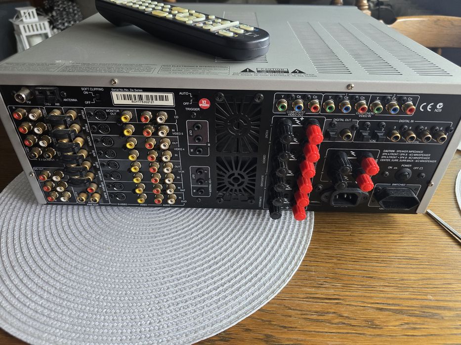 Amplituner kina domowego NAD T 753