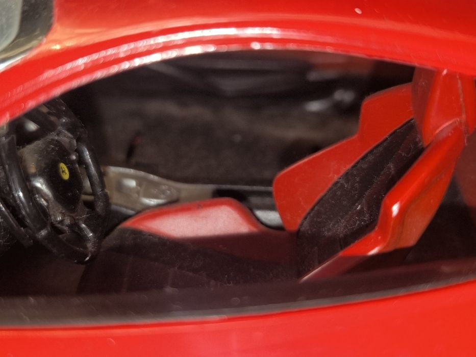 Miniatura Ferrari 458 Italia (Escala 1:18) Vermelha