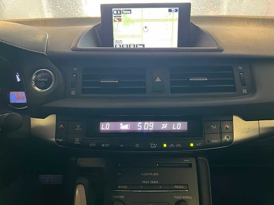 Lexus CT 200h      2017