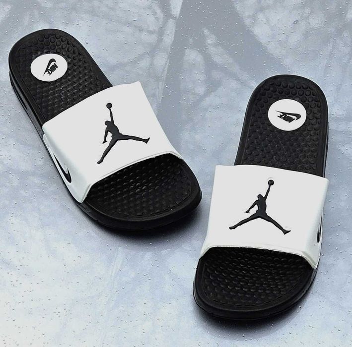 Женские Шлёпанцы Найк Чёрные Сланцы Тапочки Белые Найки