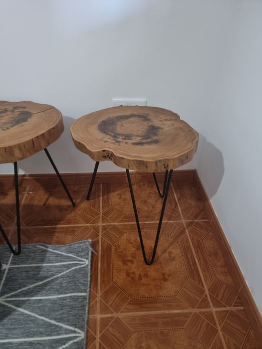 2 Mesas de madeira rusticas