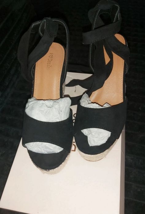 Sprzedam buty czarne  damskie deezee