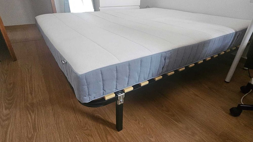 Colchão + Cama Casal Ikea em ótimo estado