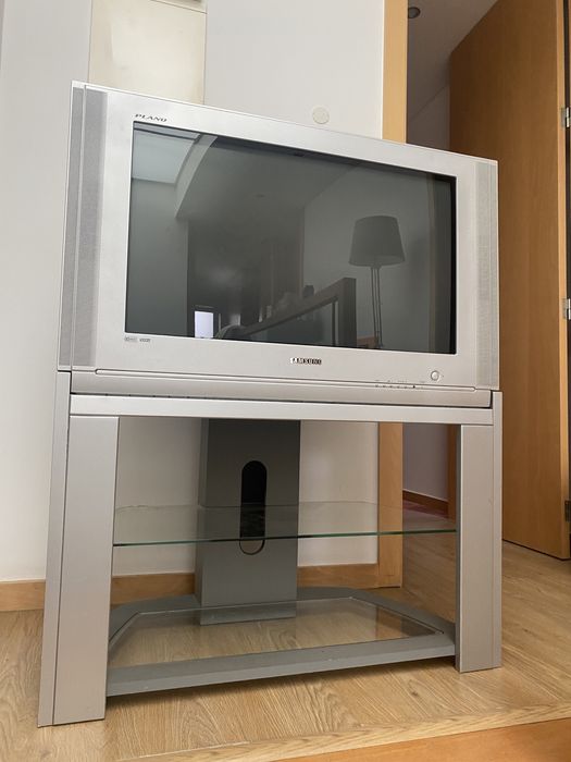 TV Samsung antiga 76cm com movel