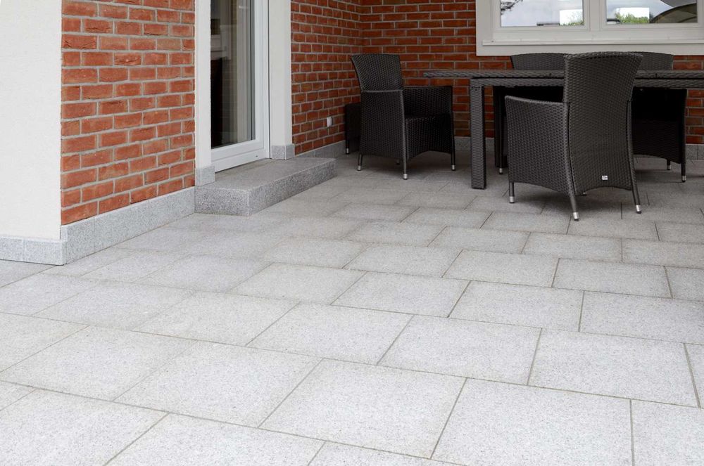 Granit - płytki, stopnice / Różne wykończenia i formaty. Taras, schody