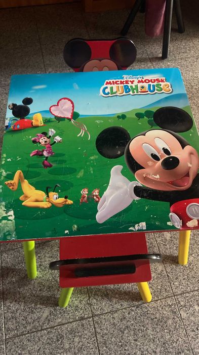 Mesa de criança do Mickey Mouse com duas cadeiras
