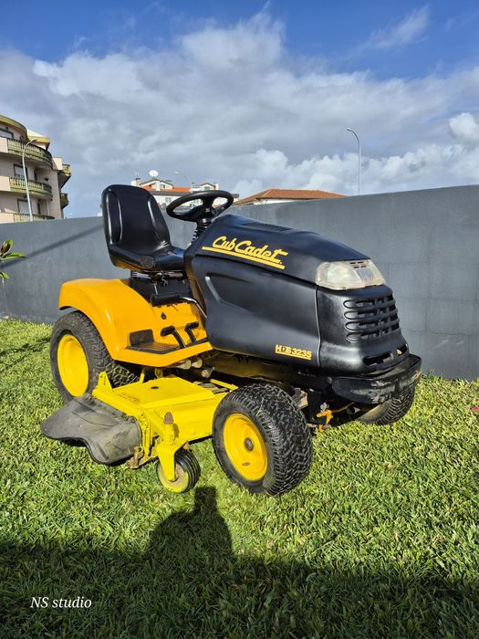 Trator corta-relva Hidrostático 720cc 25cv Dir. Assistida | Corte 1,4m