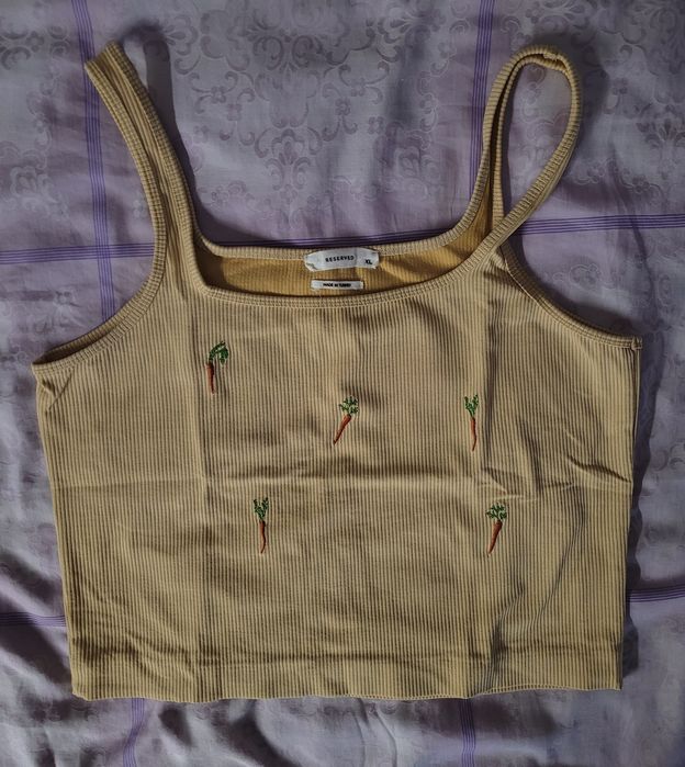 Żółty top na ramiączkach