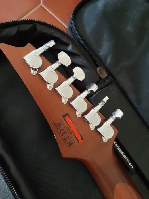Guitarra Ibanez GRG121SP e acessórios