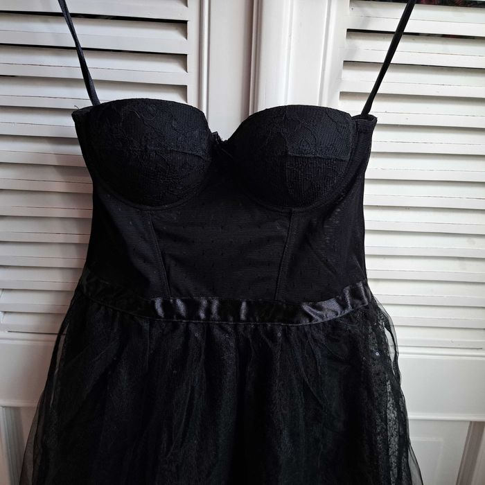 8  S Atmosphere czarna sukienka gorsetem  70B