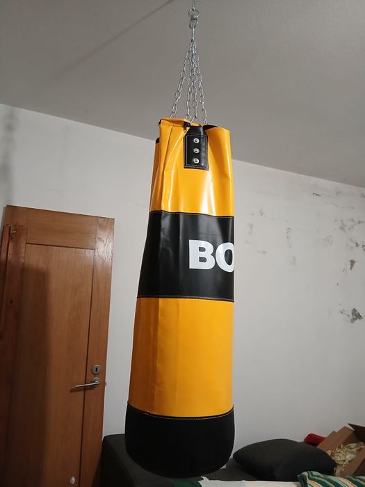Saco de boxe + luvas