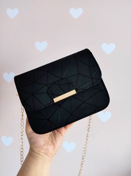 Czarna torebka listonoszka na łańcuszku złote detale nowa