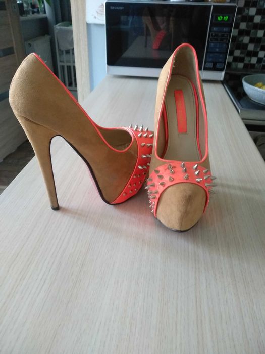 Piękne buty neon