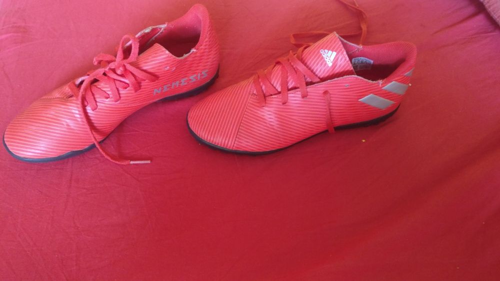 Buty na sztuczna trawa do piłki nożnej