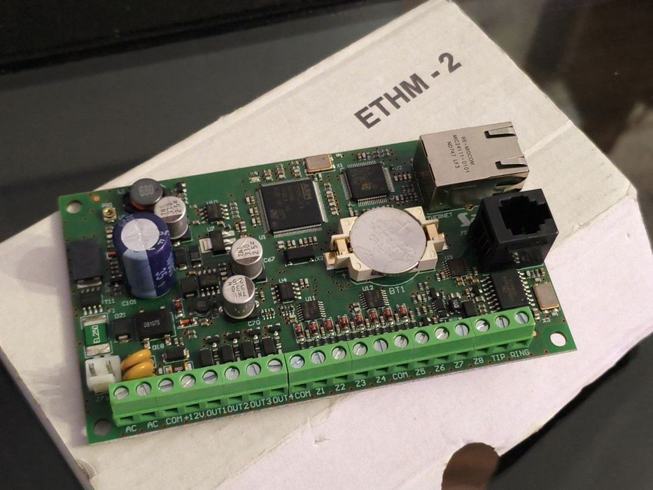 Moduł internetowy Satel ETHM-2 donalarmu