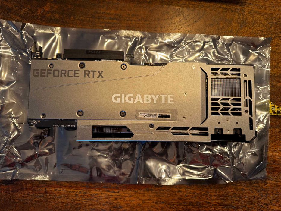 Gigabyte GeForce RTX 3080 GAMING OC 10G (10GB) — Excelente estado