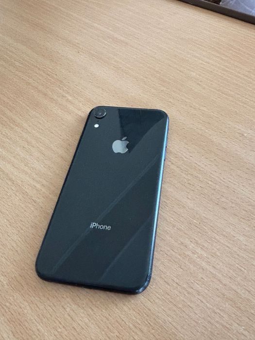 Продам IPhone XR 64 black 82
