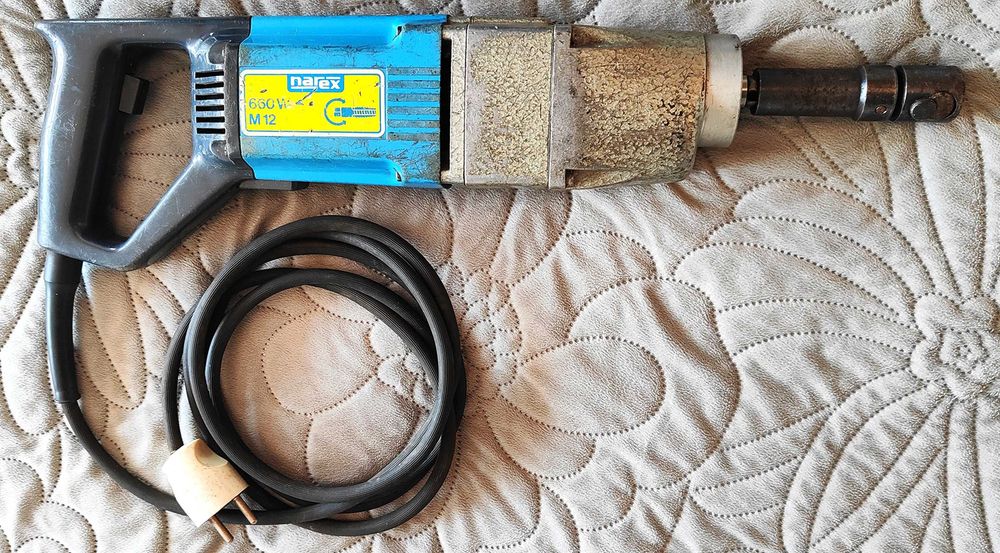 Elektryczna gwinciarka z uchwytem na gwintownik Narex EZ12-S 660W