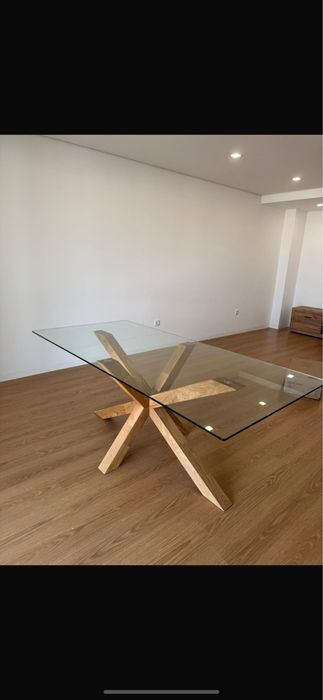 Messa mais cadeiras como nova