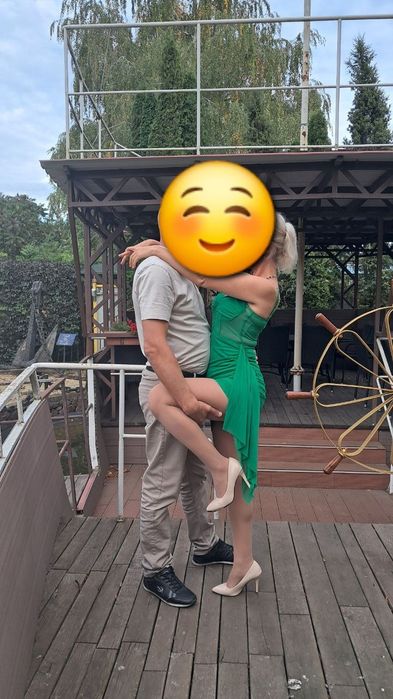 Вечірня сукня зелена шлейф драпіювання