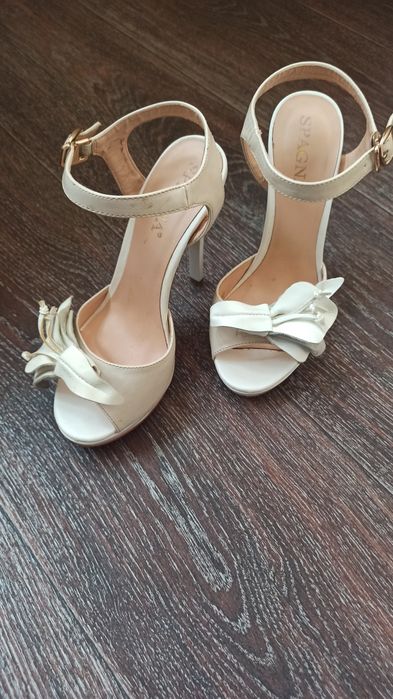 Красивые босоножки, 35 размер