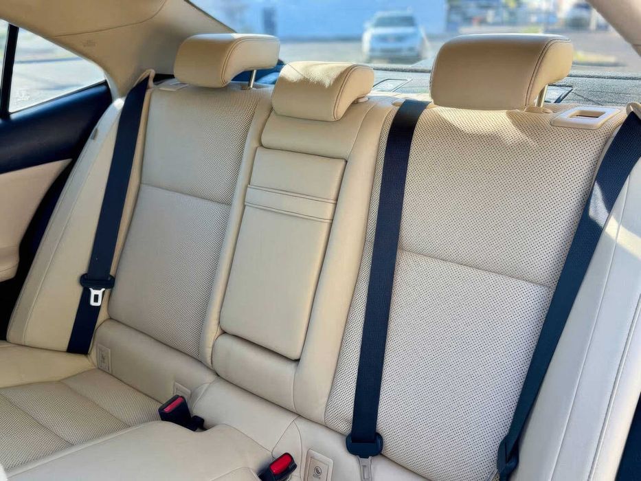 Lexus IS 250      2014